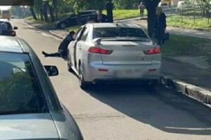  У Рівному автомобіль збив чоловіка (Відео)