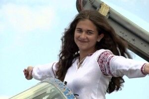 Луцькі авіаремонтники подарували дітям військових льотчиків вишиванки