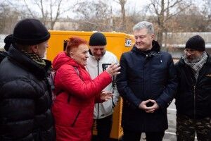 Херсонські волонтери, яким Порошенко привіз пекарню і потужний генератор, розказали про свою велику мрію (Фото)