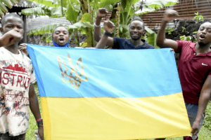 «Відразу видно, що не москалі...»: конголезці зворушливо привітали українців із Днем ЗСУ (Відео)