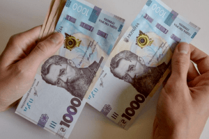 Як змінилися зарплати українців за рік та хто отримує найбільше: офіційні дані