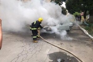 На Рівненщині під час руху загорілося авто
