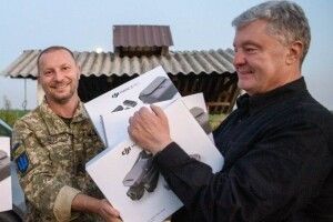Порошенко привіз «едельвейсам» дефіцитні «Мавіки» останнього покоління