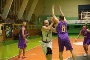 Військові Севастопольської бригади, що дислокується в Луцьку, грали в баскетбол і збирали допомогу