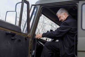 4,5 екватори: Порошенко порахував, скільки кілометрів «намотав» у поїздках на фронт