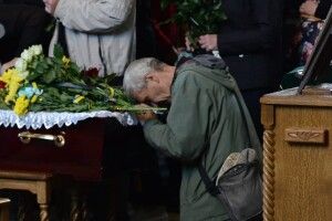 Чорний день на Рівненщині: в останню дорогу провели 42-річного бойового медика  