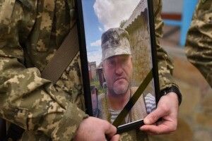На Рівненщині попрощалися зі стрільцем-снайпером