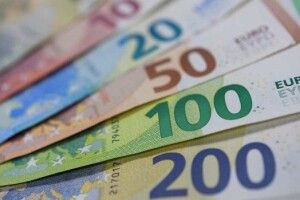 Зеленського просять зробити євро грошовою одиницею України