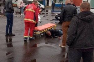 На Волині автівка наїхала на чоловіка: його госпіталізували (Фото)