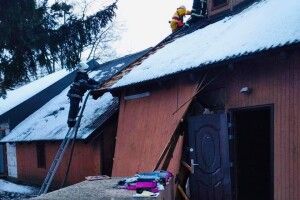 У дерев'яній каплиці стався вибух, літній чоловік обпік обличчя