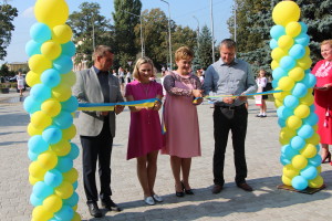 Жителі Шацька отримали на День селища новий сучасний сквер