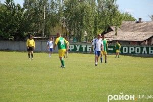 Шацькі лісівники впорядкували селищний стадіон і виграли в згоранців у футбол