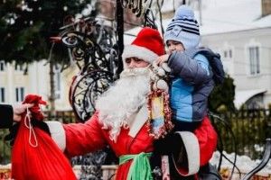 «Бородатий, ваші документи!»: луцькі «муніципали» розповіли, як перевіряли «ксиву» в Діда Мороза