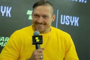 Усик прилетів у Нью-Йорк підтримати Ломаченка (Фото)