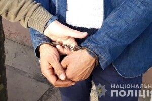 46-річний залицяльник викрав 23-літню дівчину: ножем схиляв до спільного проживання (Відео, фото)