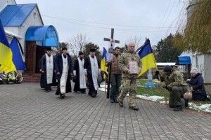 На Волині провели в останню дорогу воїна з Нововолинська (Фото)
