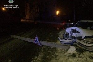Цієї ночі в Луцьку юний водій атакував електроопору