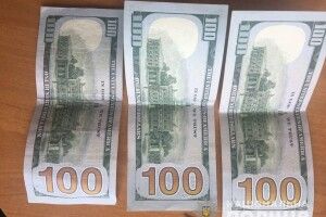 Волинянин на Рівненщині дав 300 доларів хабаря поліцейським