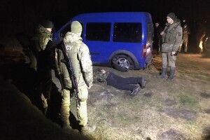 Прострелене колесо – єдине, що зупинило порушника (Фото)