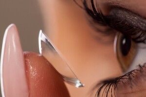 Контактні лінзи та макіяж: секрети безпечного використання