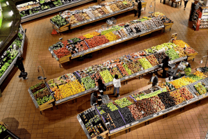 На українців чекає різке зростання цін: деякі продукти подорожчають одразу на 40%