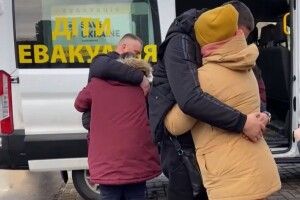 Нарешті вдома: з окупації вдалося повернути ще 4 дітей