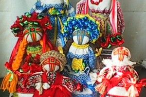 Волинянка виготовляє унікальні ляльки-мотанки, пише вірші для дітей і займається волонтерством