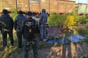 Волинські контрабандисти намагалися «довантажити» потяг з рудою сигаретами