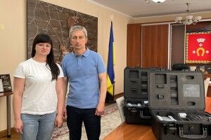 Мер Ковеля передав дружині воїна дрони на мільйон гривень