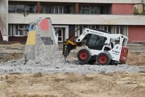 У Луцьку закінчують розбирати постамент під пам’ятник Бандері
