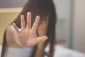 Під Львовом п’яний вчитель домагався ученицю, а після відмови організував цькування: деталі