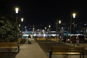 Гарно: площу перед Палацом урочистих подій освітили десятками ліхтарів (Фото. Відео)