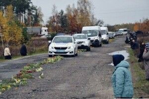 Нещодавно одружився: на Волині навколішки прощалися із молодим воїном (Фото, відео)