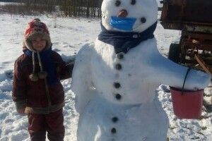 У волинському селі виліпили антикоронавірусного сніговика (Фото)