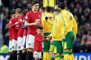 Коронавірус: УЄФА скасувала обов’язкові  рукостискання футболістів