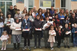 У селищі на Волині 41-ій дитині загиблих Героїв вручили символічне «Батьківське серце»