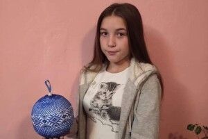 Новорічний виріб волинянки став окрасою виставки у Верховній Раді (Фото)