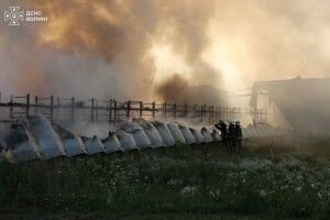 Під Луцьком загасили палаючі склади з мастилом