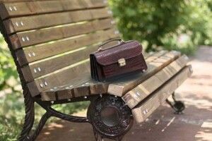 Поліцейський знайшов у парку на Львівщині сумочку з 15 тисяч євро і повернув власнику