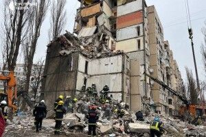 Під завалами в Одесі знайшли тіла жінки й немовляти
