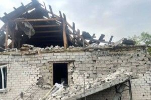  росія по Дніпру запустила 2 ракети: одна зруйнувала транспортний об’єкт, інша впала на подвір'я