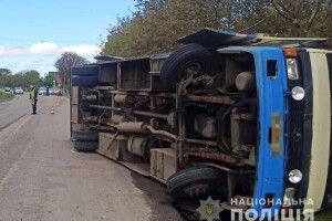 З'явилось відео моменту ДТП на Рівненщині, у якій перекинувся автобус