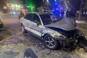 У Луцьку ввечері автомобіль вилетів на тротуар і збив дівчину (Фото, відео)