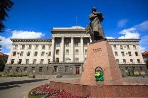 Волинські викладачі віддадуть українській армії частину зарплати