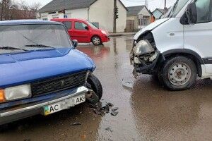 У Луцьку зіштовхнулися дві автівки