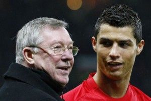 Кріштіану Роналду молиться за Алекса Фергюсона