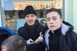 «Били зі спини»: показали фото молодиків, які у Луцьку напали на чоловіка за державну мову