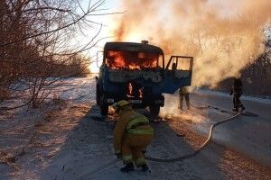 На Рівненщині під час руху спалахнула вантажівка (Фото)