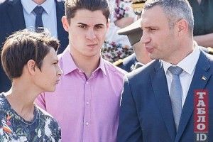 На парад Кличко привів своїх синів