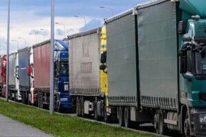 Блокування кордону з Польщею і Словаччиною: перевізники назвали суму збитків
